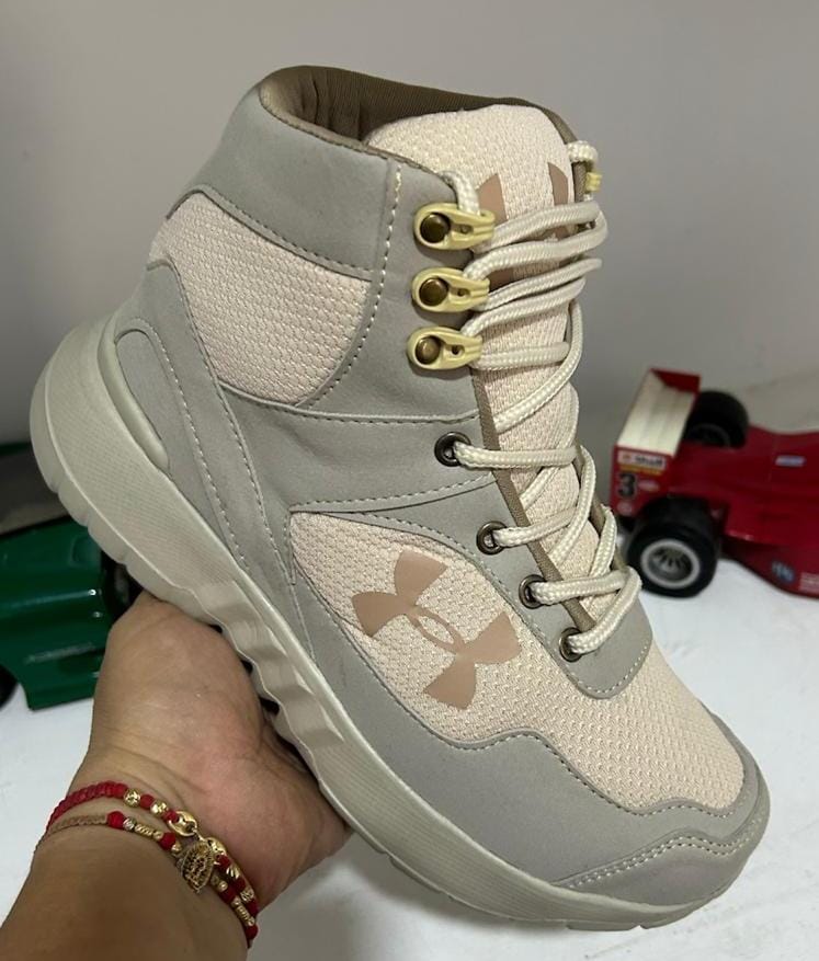 BOTA UNDER ARMOUR EVA # 01 BEIS